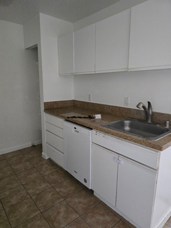 Building Photo - 1265 Kendall Dr