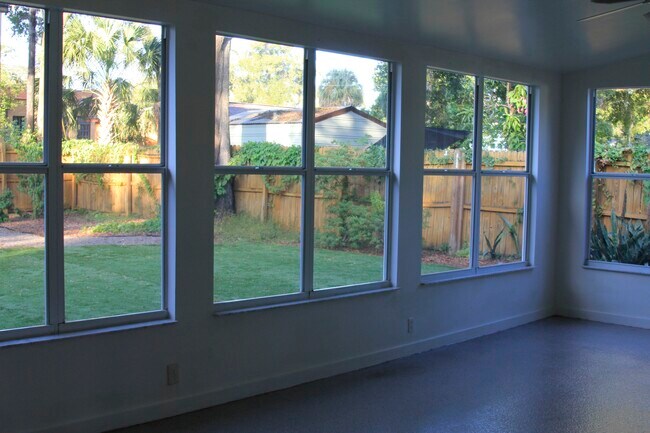 Foto del edificio - 303 W Frances Ave