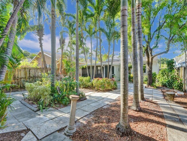 Foto del edificio - 920 NE 34th Ct