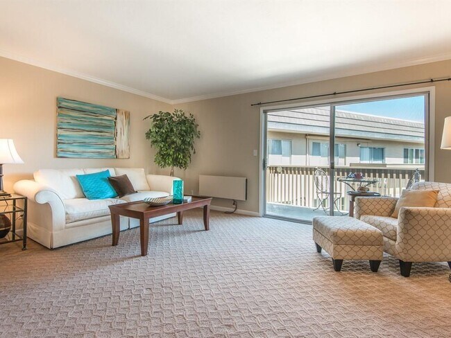 Foto del edificio - Heart of downtown Los Altos, walk to everything, in a quiet top floor location.