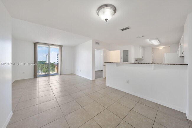 Building Photo - 215 SW 42nd Ave