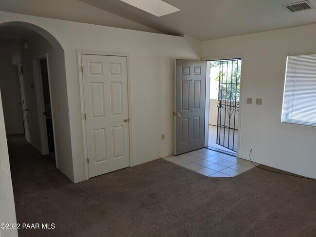 Foto del edificio - 4440 N Viewpoint Dr