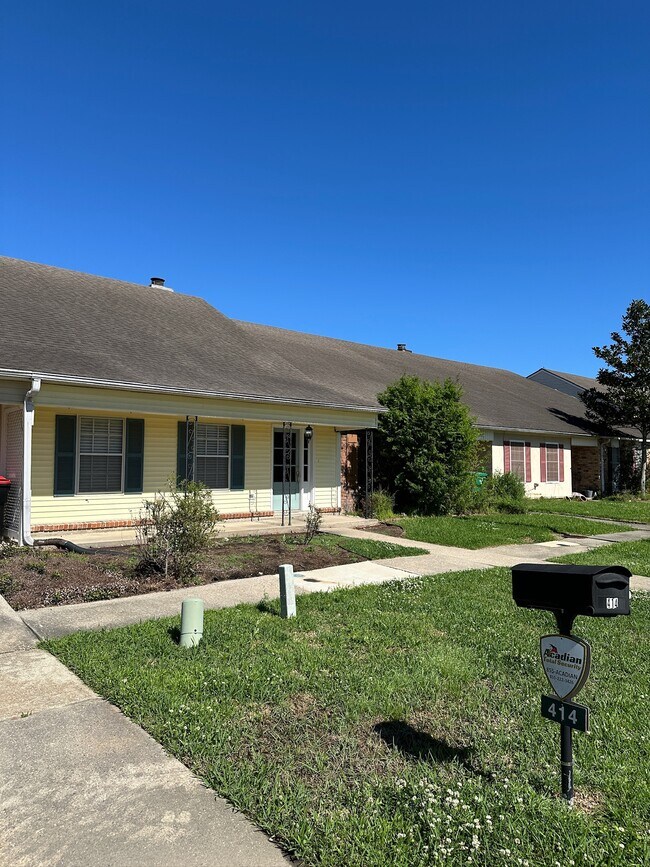 Vista lateral - 412 Cane Dr