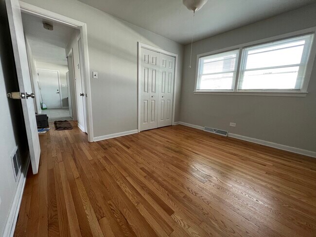 bedroom 2 - 4750 S Pulaski Rd