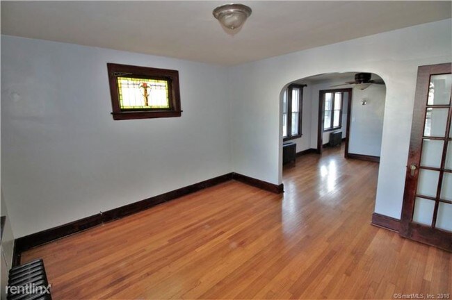 Foto del edificio - 3 br, 1 bath Apartment - 29 Prince St