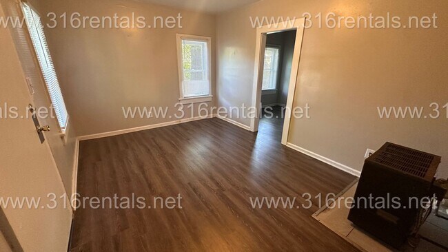 Foto del edificio - $495- 1 bed 1 bath - Duplex located in the Sunflower neighborhood