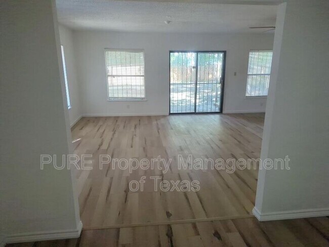 Foto del edificio - 5204 Peppertree Pkwy