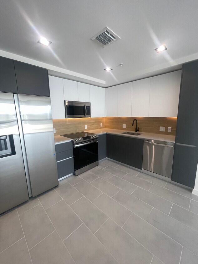 Foto principal - 160 NW 32nd St