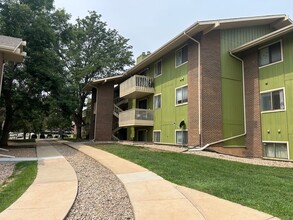 Building Photo - 2800 Kalmia Ave