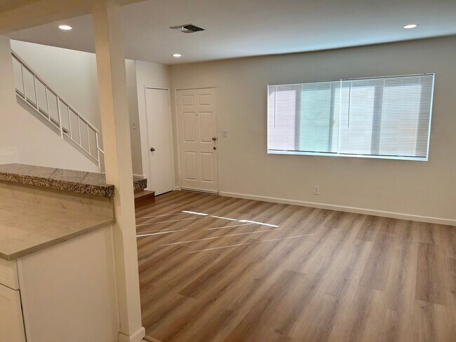 Foto del edificio - 915 Carob Way