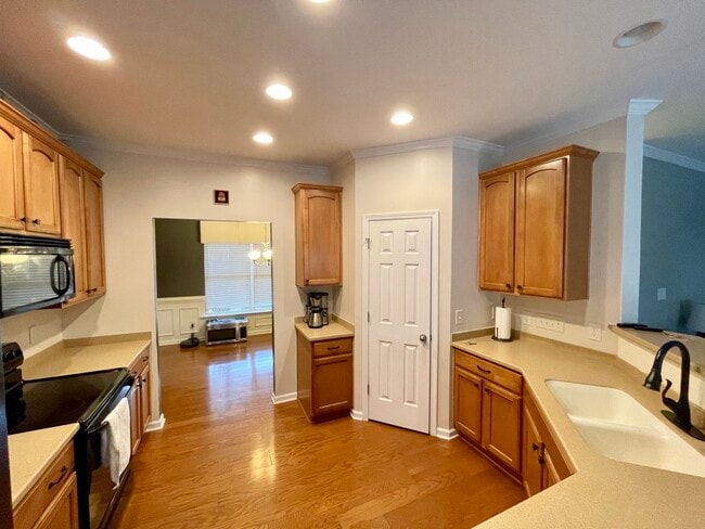 Building Photo - 2600 Taton Ct