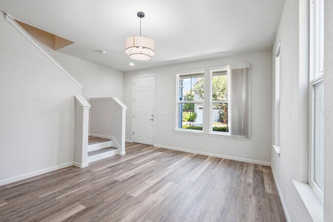 Foto del edificio - 9437 Dunbar Dr