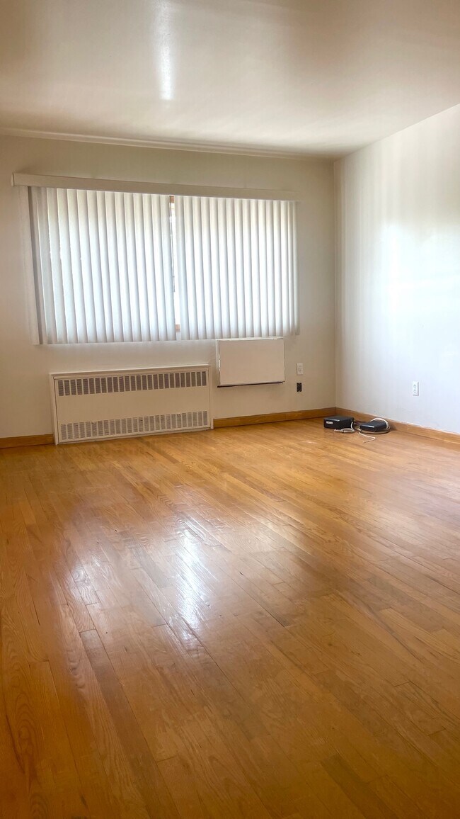 Foto del edificio - 2052 E 56th St