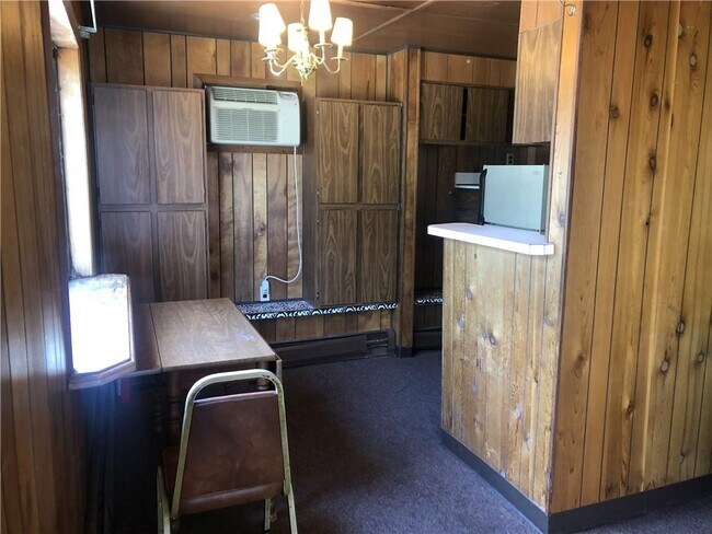 Building Photo - 358 Kingstown Rd