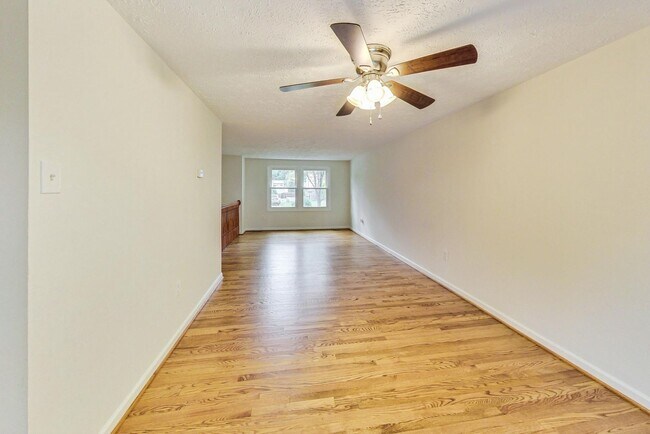 Foto del edificio - Charming Split Foyer in the Heart of Clinton MD!