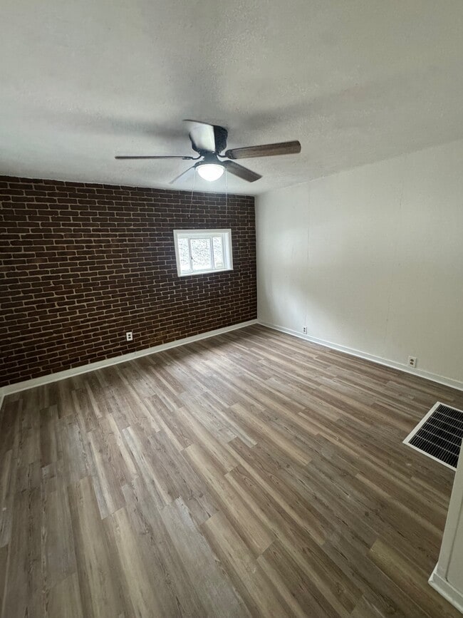 Photo - 595 Castle Ave House