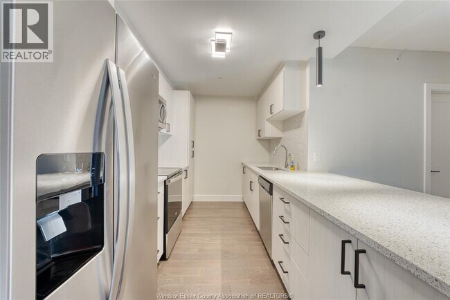 Photo du bâtiment - 2550 Sandwich W Pkwy