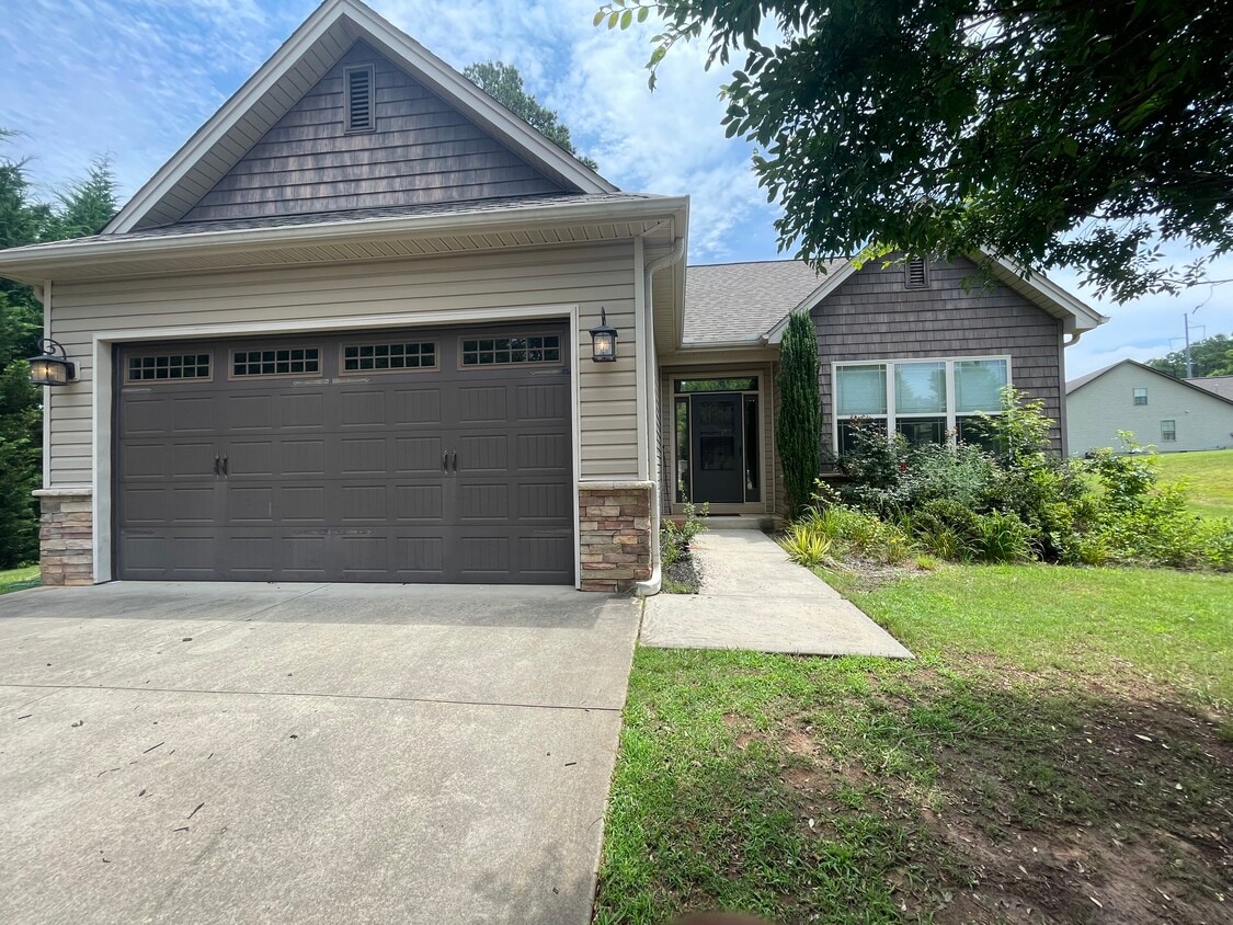 Primary Photo - 44 CrossLand Way