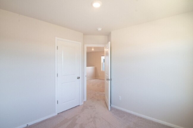 Foto del edificio - Beautiful newer construction 4 bed, 2.5 ba...