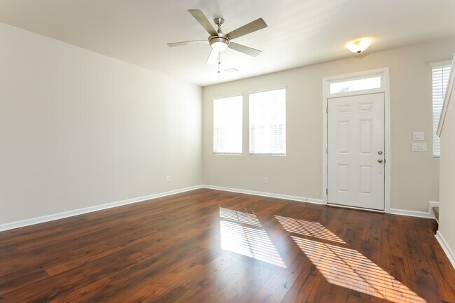 Building Photo - 140 Morning Line Dr, Moncks Corner, SC