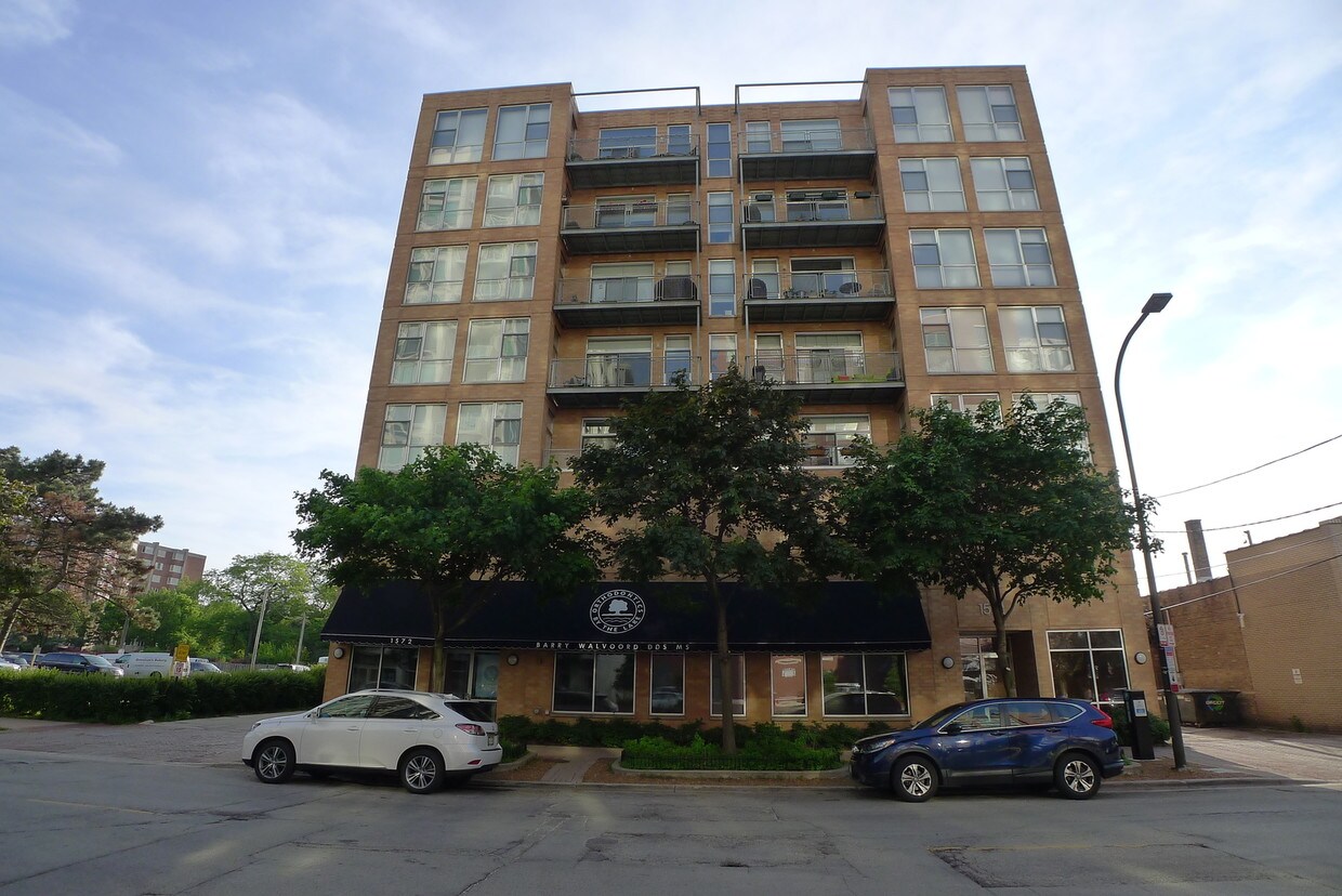 Primary Photo - 1572 Maple Ave