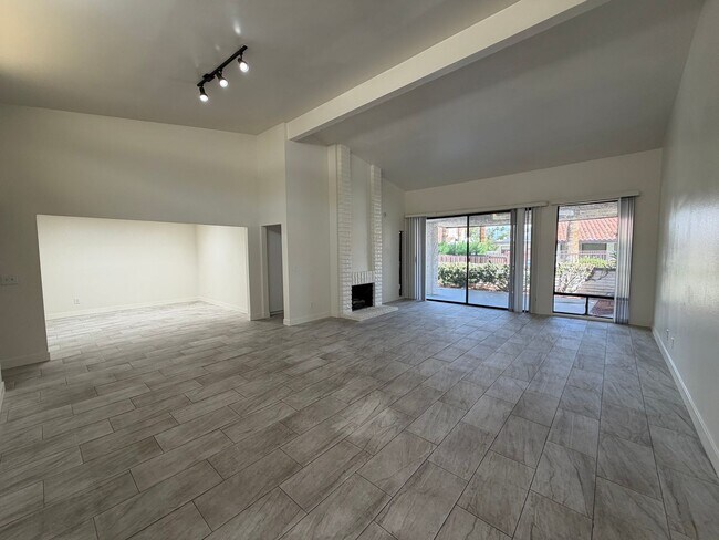 Foto del edificio - single-story townhouse 3-bedroom, 2-bath