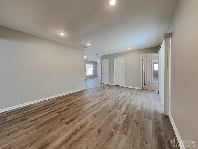 Building Photo - 1408 Highview Rd