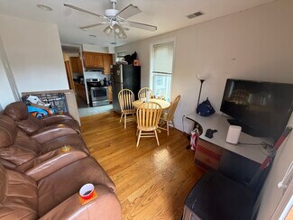 Building Photo - 10 Moreland St