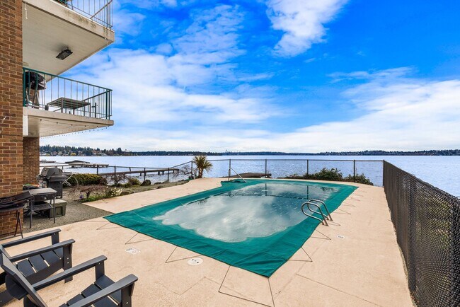 Foto del edificio - Waterfront Serenity: 1 Bedroom 1 Bathroom Luxury Living with Dock Access
