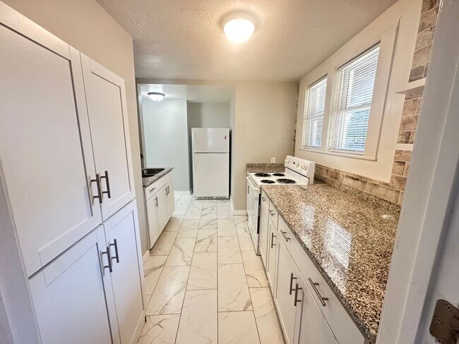 Photo - 106 Alabama St Apartment