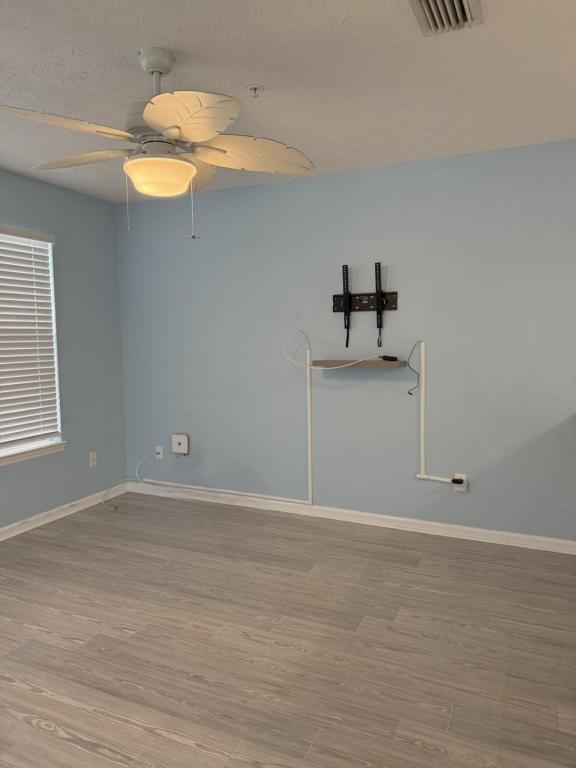 Foto del edificio - 17690 Front Beach Rd