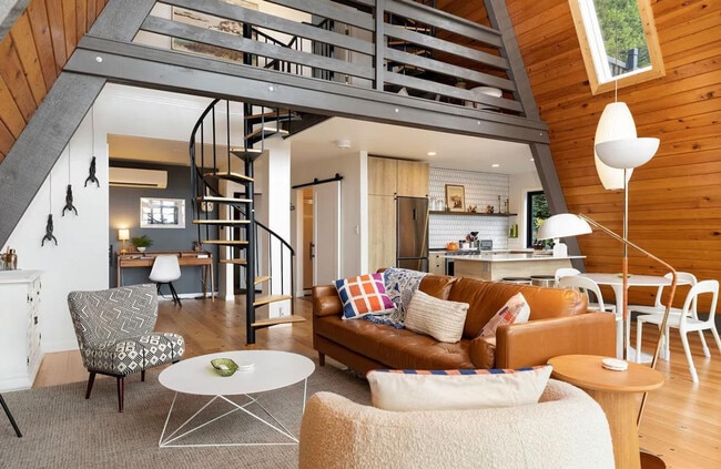 Building Photo - 3711 S Shorewood Ave