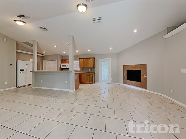 Foto del edificio - 13210 Maple St