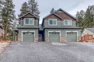 Building Photo - 459 SW Garfield Ave