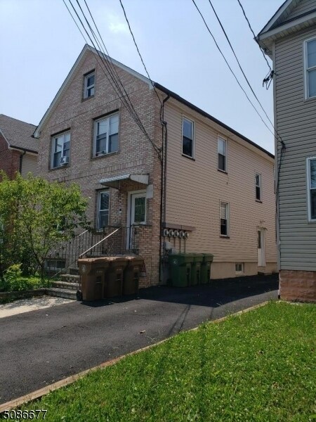 Primary Photo - 216 S Stiles St