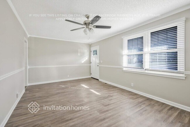 Foto del edificio - 227 Evergreen Cir