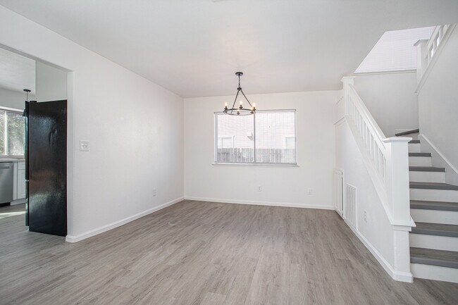 Building Photo - 390 Zachary Dr