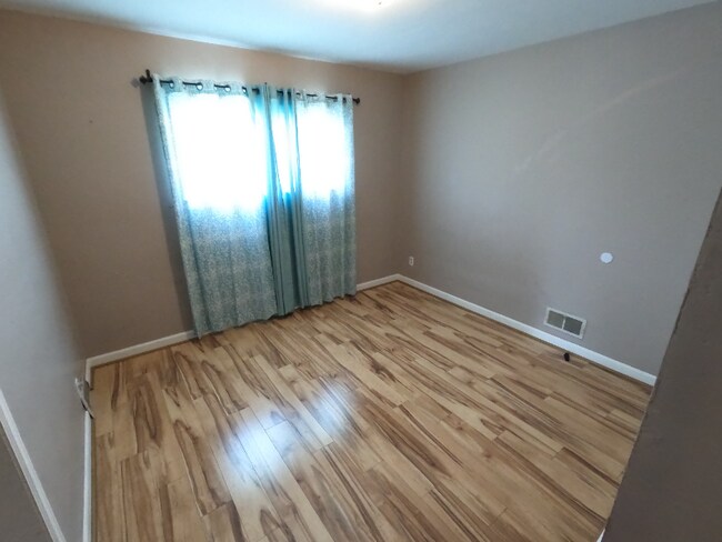 Foto del edificio - 327 11th Ave NW