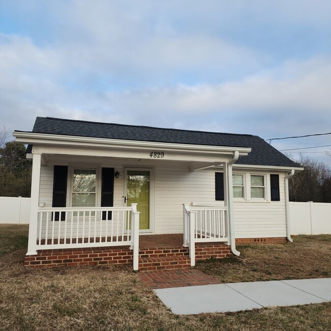 Building Photo - Cute and Cozy One Bedroom House For Rent i...