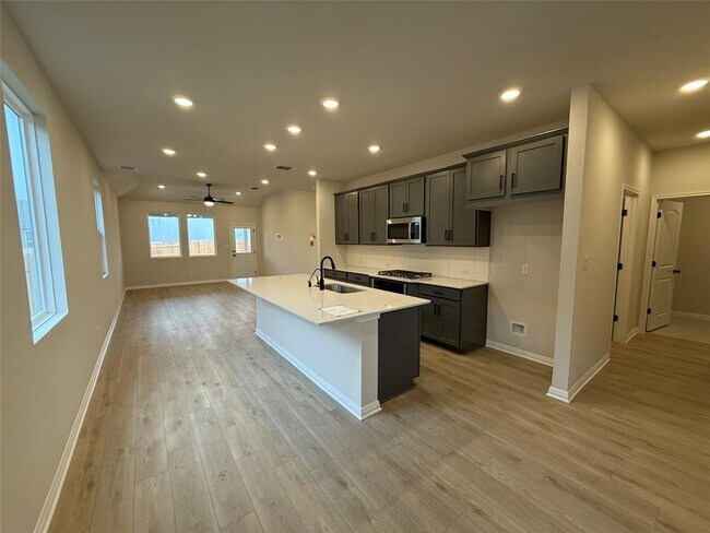 Foto del edificio - 179 Kings Cyn Dr