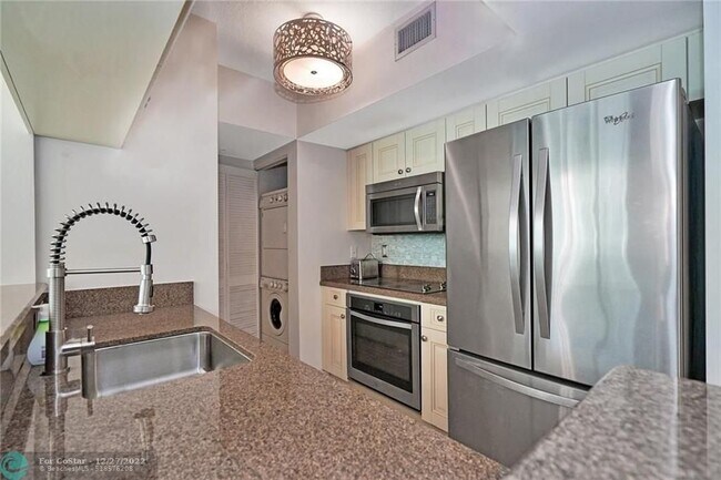 Foto del edificio - 347 N New River Dr E