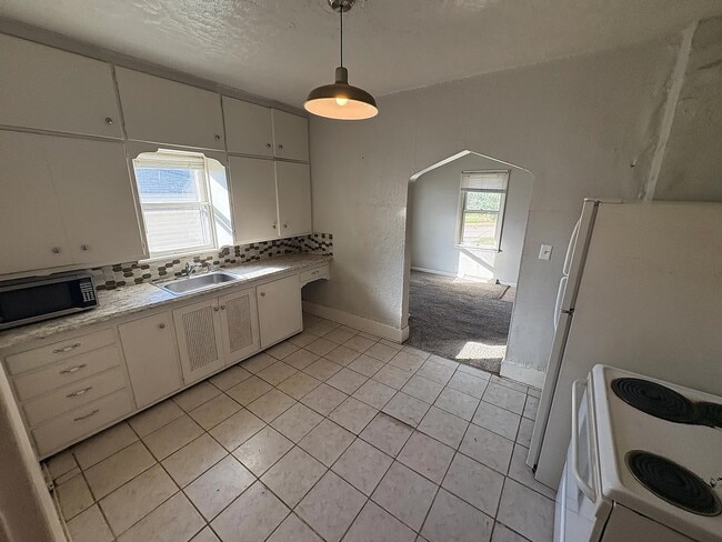 Building Photo - 6113 Spaulding St