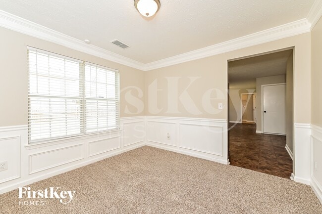 Building Photo - 195 Dairyland Dr