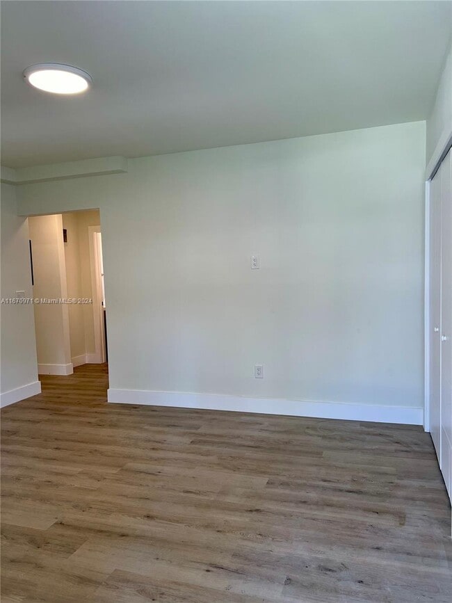 Building Photo - 2542 SW 8th St