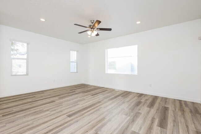 Building Photo - 1209 W 120 S