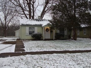 Building Photo - 813 Bryan St
