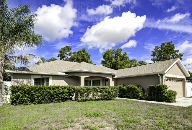 Building Photo - 2263 Lake Forest Ave Spring Hill, FL