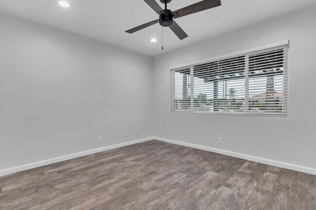 Foto del edificio - 16223 Haldane St