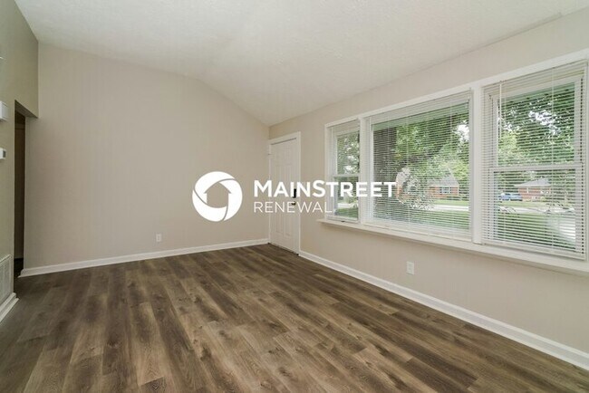 Building Photo - 3 Bedroom Pet-Friendly Home in Louisville, KY with Main Street Renewal