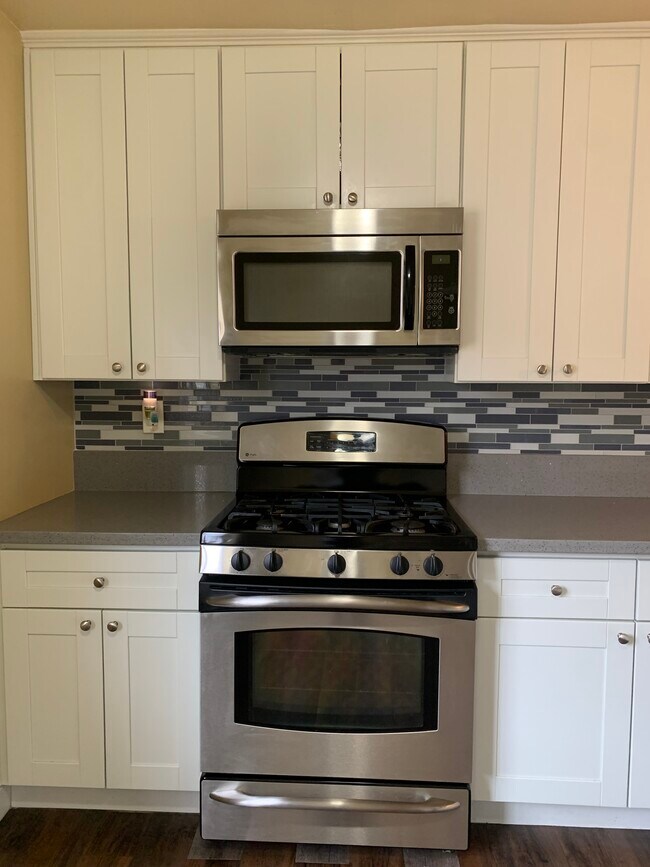 Foto del edificio - 642 Lemar Park Dr